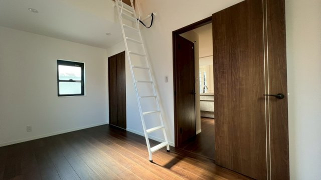 世田谷区代田　完成新築戸建B号棟の洋室