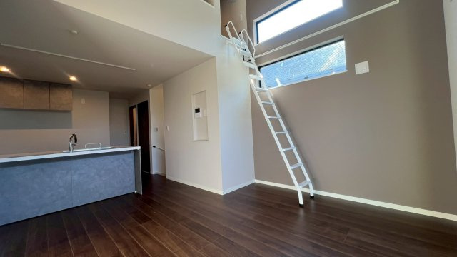 世田谷区代田　完成新築戸建B号棟の居間・リビング