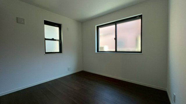 世田谷区代田　完成新築戸建B号棟の洋室