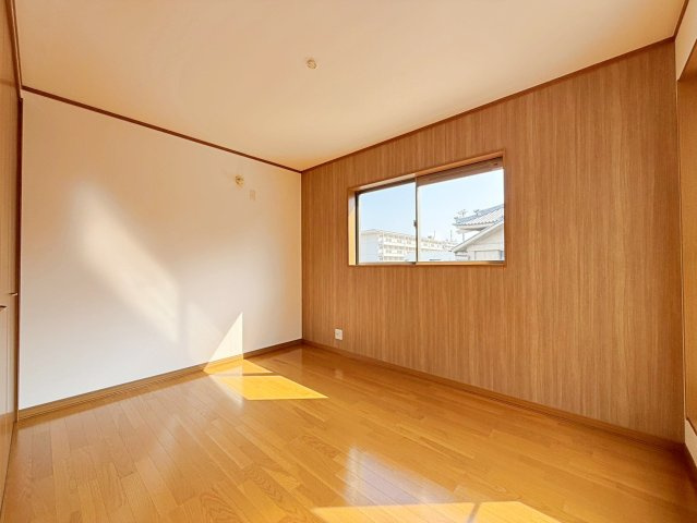 岸和田市磯上町4丁目　中古戸建の洋室