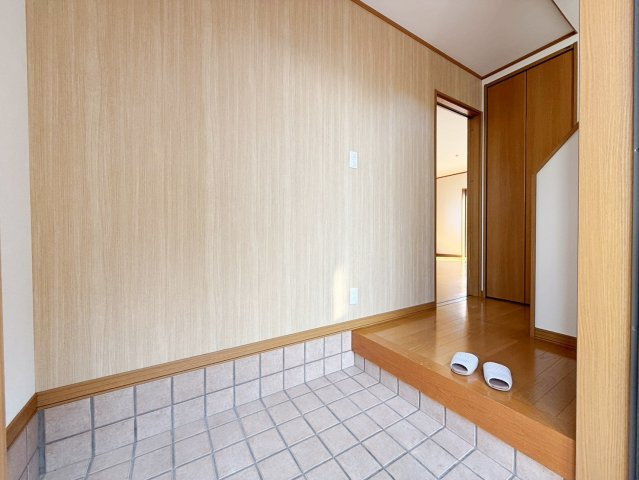 岸和田市磯上町4丁目　中古戸建の玄関