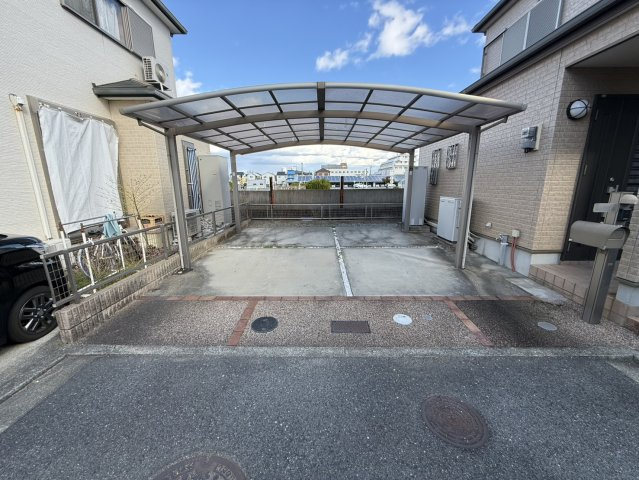 岸和田市磯上町4丁目　中古戸建の駐車場