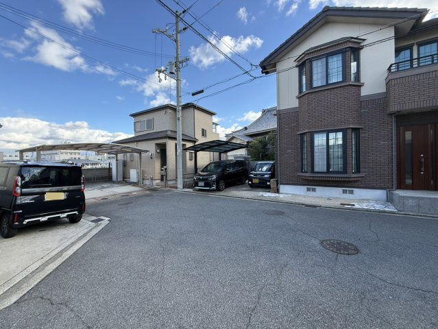 岸和田市磯上町4丁目　中古戸建の前面道路含む現地写真