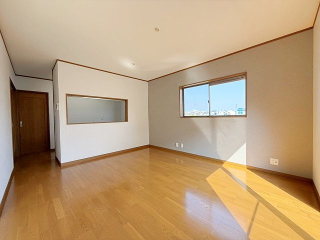 岸和田市磯上町4丁目　中古戸建の居間・リビング