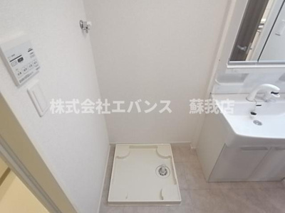 【その他】 | ロイヤルガーデン | 洗濯機置き場