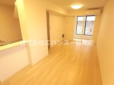 【居間・リビング】 | ロイヤルガーデン | ゆったりとした居間です