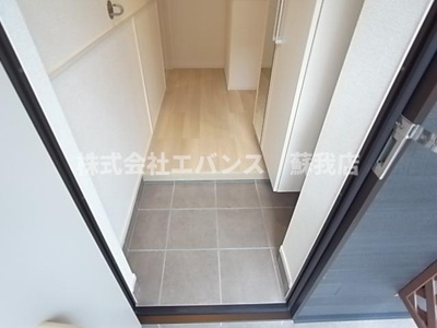 【玄関】 | ロイヤルガーデン | 明るい玄関です