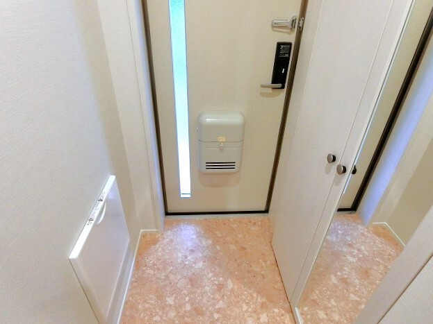 ボヌール・メゾンの玄関