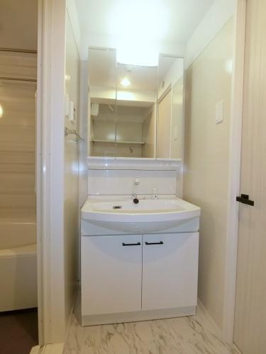 ムーンコート梅満の洗面所|脱衣スペースもあります