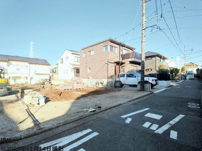 泉区和泉町 新築戸建 5690万～5790万円の前面道路含む現地写真