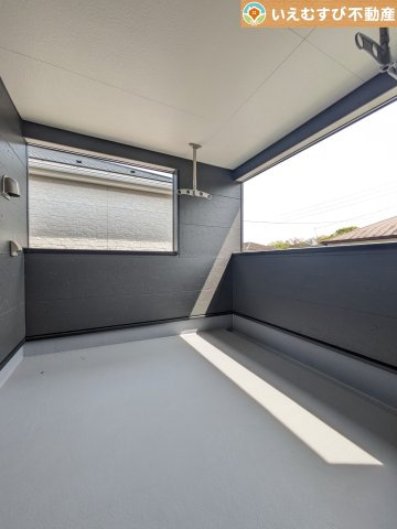 Cradle garden　熊谷市赤城町第3のバルコニー|ゆとりの広さのインナーバルコニー
急な雨でもインナーバルコニーなら安心！天気を気にせず干して外出できます♪