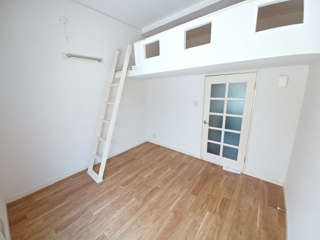 リモーネの洋室|落ち着いた色調の洋室です