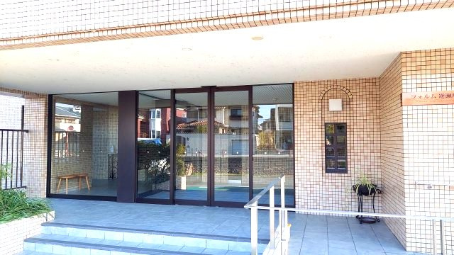 フォルム逆瀬川のエントランス