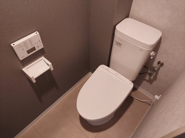 フォルム逆瀬川のトイレ|温水洗浄便座付き