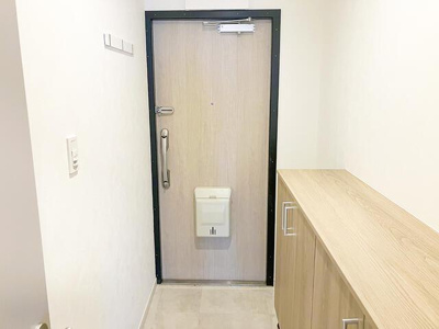  | 玄関にはコートフックがあります 