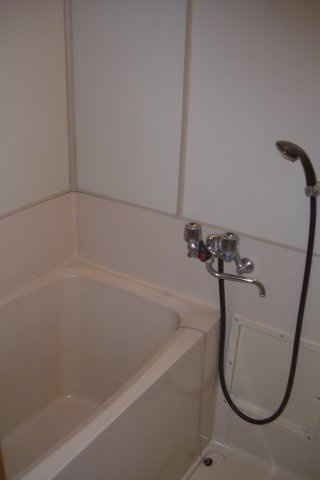 コーポ戸井田の浴室|お風呂で日々の疲れを落としましょう