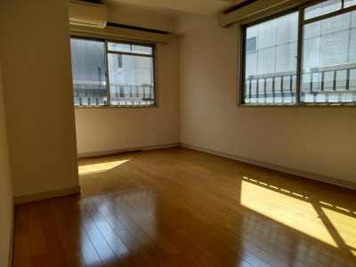  | 洋室１、角部屋日当たり良好 