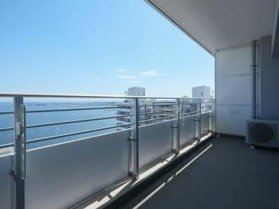  | 心地よい風が通り抜け、海とベ… 