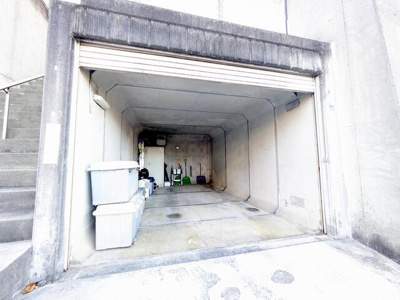  | シャッター付きのガレージ（高… 