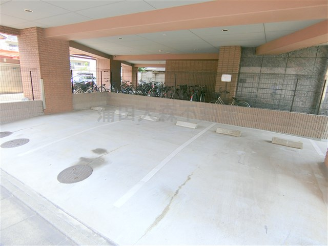 グランアリュール大鳥居の駐車場