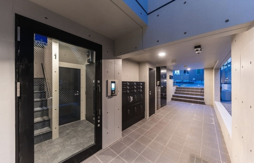 ＣＯＣＯＦＬＡＴ雑司が谷のエントランス