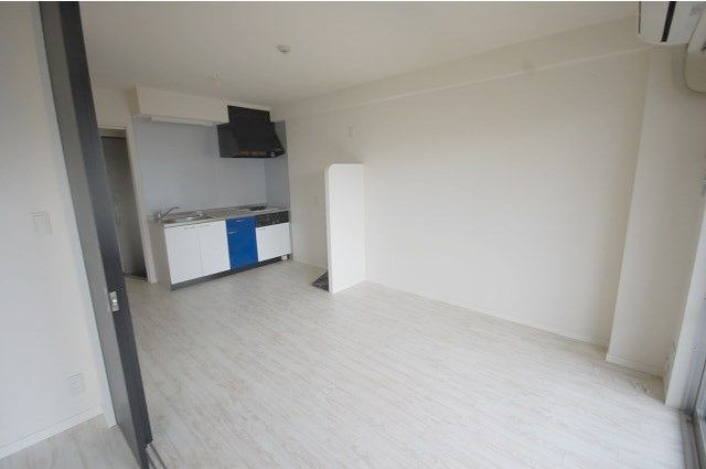 エスコート西片江の居間・リビング