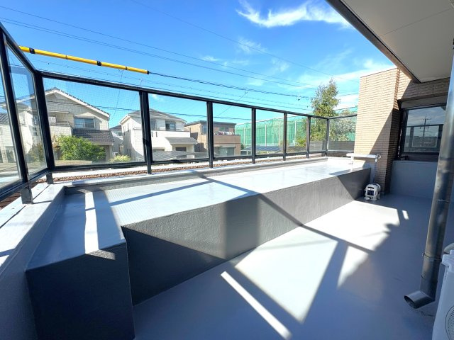 名東区勢子坊１丁目戸建のその他|外からの視線を抑えた、重厚感のあるタイル仕上げの玄関アプローチ