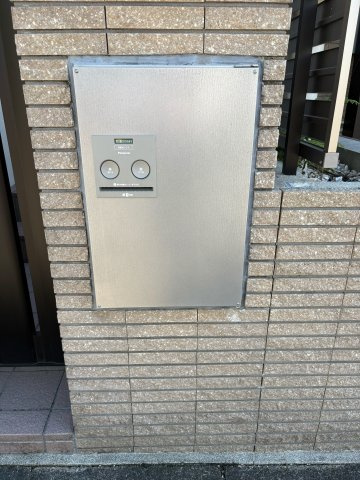 名東区勢子坊１丁目戸建の外観|ビルトインガレージ付で雨の日の乗降りもスムーズ。
防犯面でも安心。