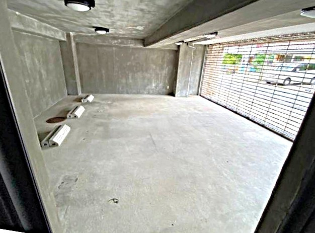 名東区勢子坊１丁目戸建の外観|リビングから直接出られる庭は、お子様の外遊びや家族のくつろぎ空間として活躍。