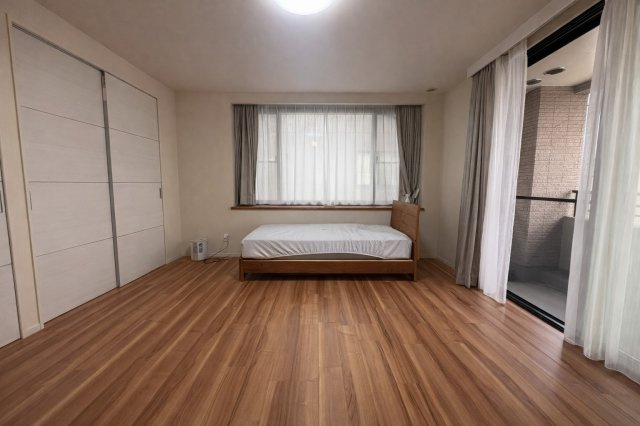 名東区勢子坊１丁目戸建の浴室|大きな窓付きで開放感があり、ホテルライクな浴室