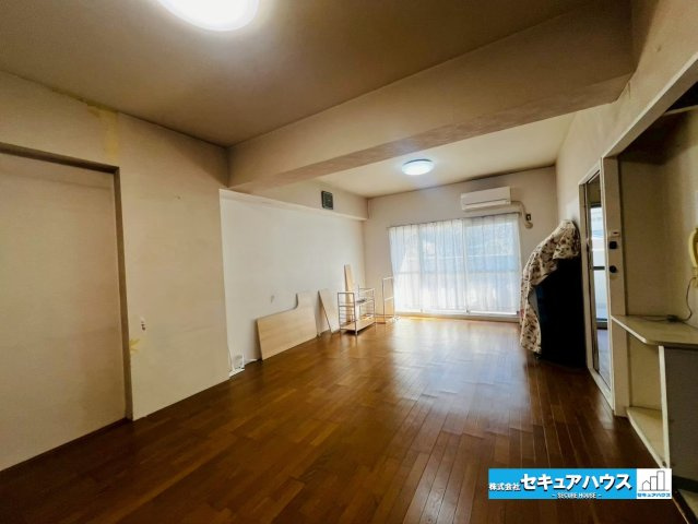 ライフプラザ加木屋壱番館の居間・リビング|【LDK】
◆15.5帖のLDKは南向きです。