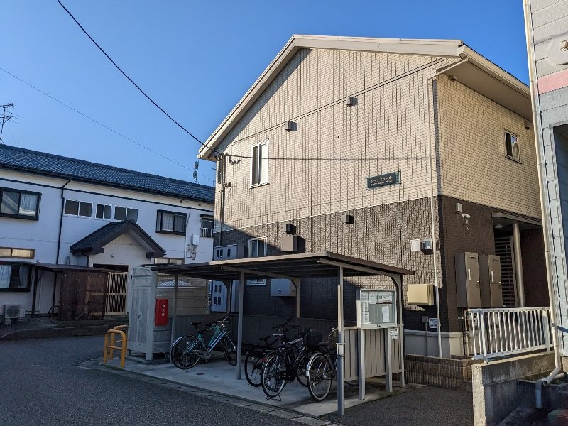 新潟市西区五十嵐一の町『グランドゥール』の外観