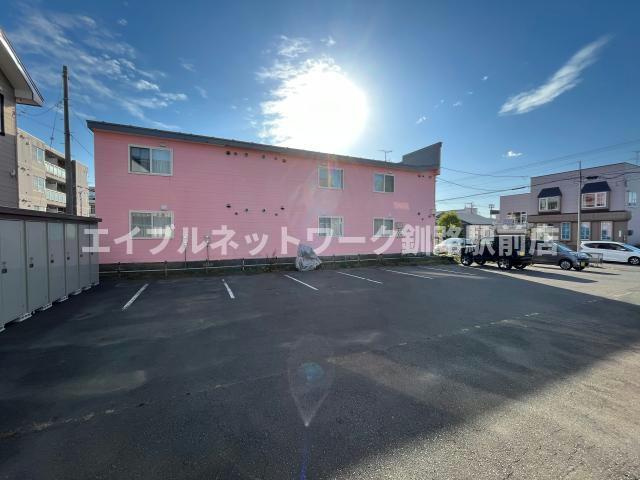 アーバン暁の駐車場