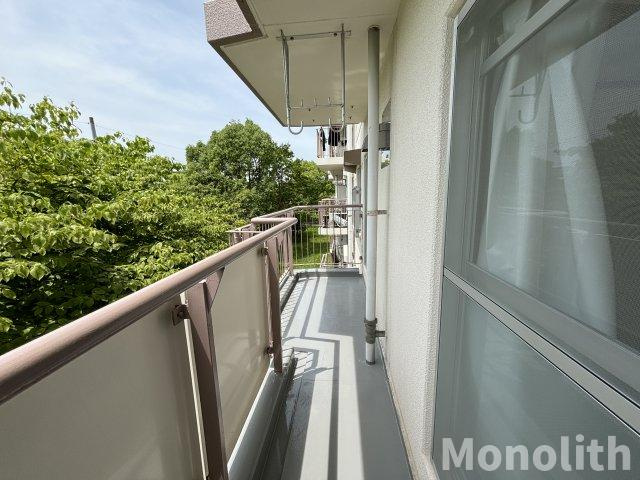 光明台19号棟のバルコニー