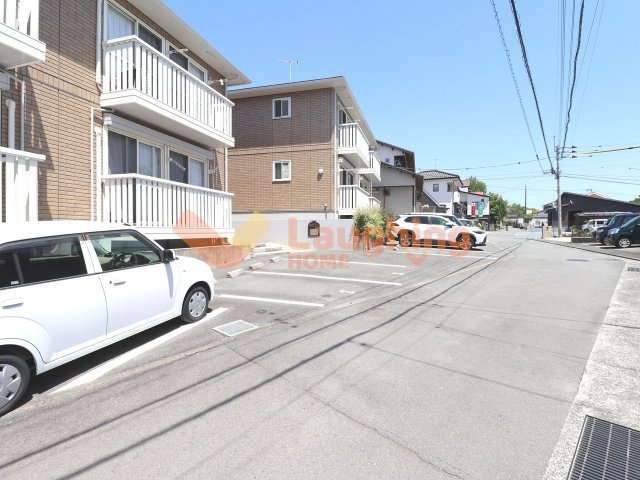 コルリスB棟の駐車場|駐車場に車を止められます※同タイプのお部屋になります。