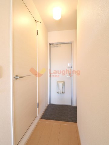 コルリスB棟の玄関|きれいな玄関です※同タイプのお部屋になります。