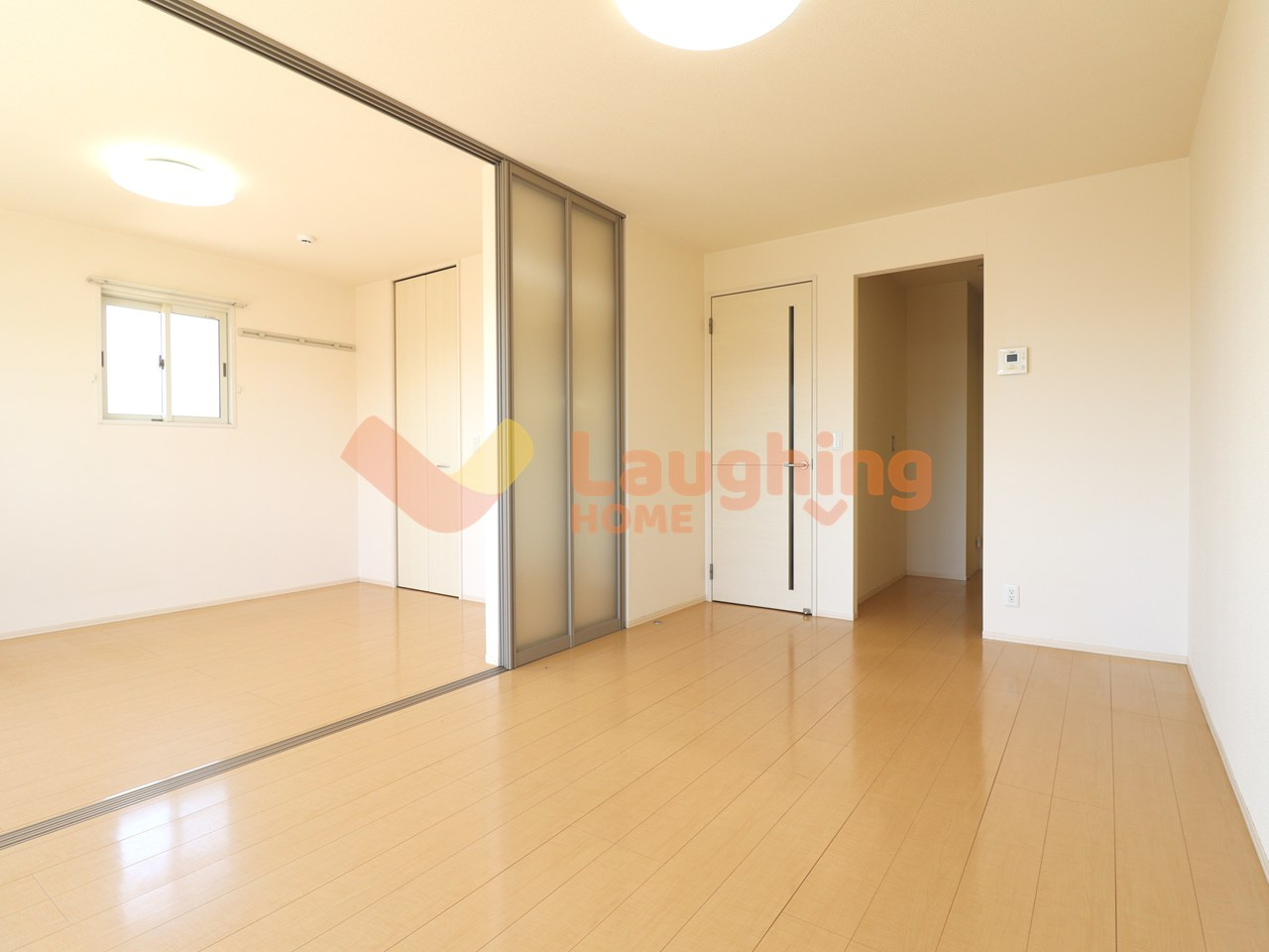 コルリスB棟の居間・リビング|こちらの居間で趣味の時間をお楽しみください※同タイプのお部屋になります。