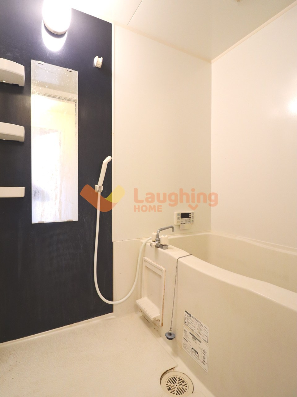 コルリスB棟の浴室|お風呂で日々の疲れを落としましょう※同タイプのお部屋になります。