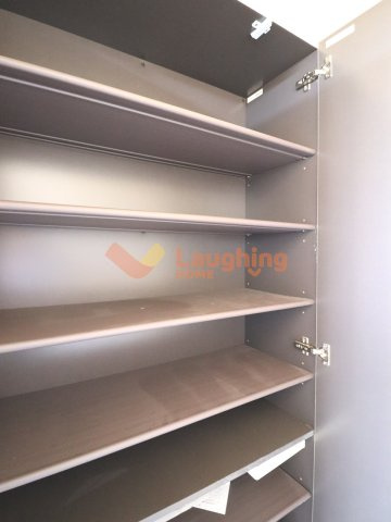 コルリスB棟の玄関|明るい玄関です※同タイプのお部屋になります。