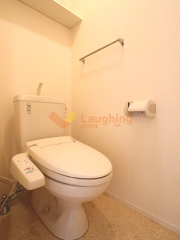 コルリスB棟のトイレ|コンパクトで使いやすいトイレです※同タイプのお部屋になります。