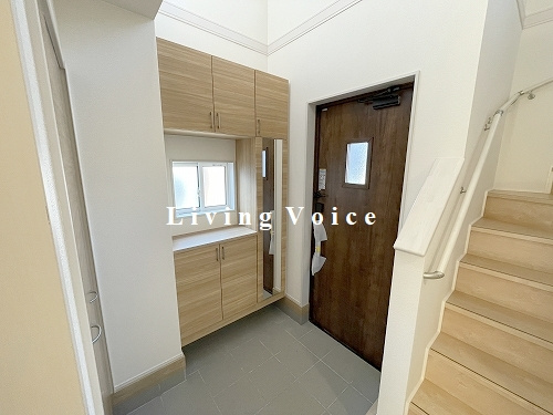 【居間・リビング】 | 【仲介手数料０円】藤沢市羽鳥5丁目　新築一戸建て　全3棟