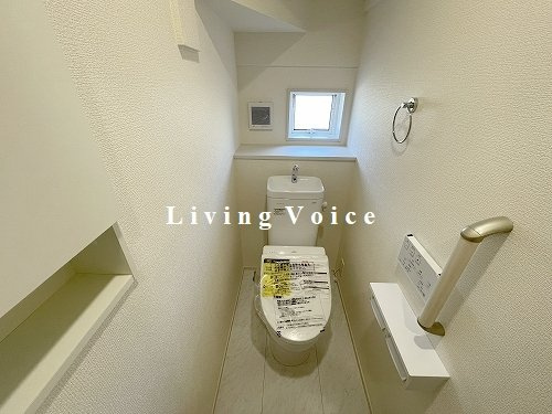 【居間・リビング】 | 【仲介手数料０円】藤沢市羽鳥5丁目　新築一戸建て　全3棟