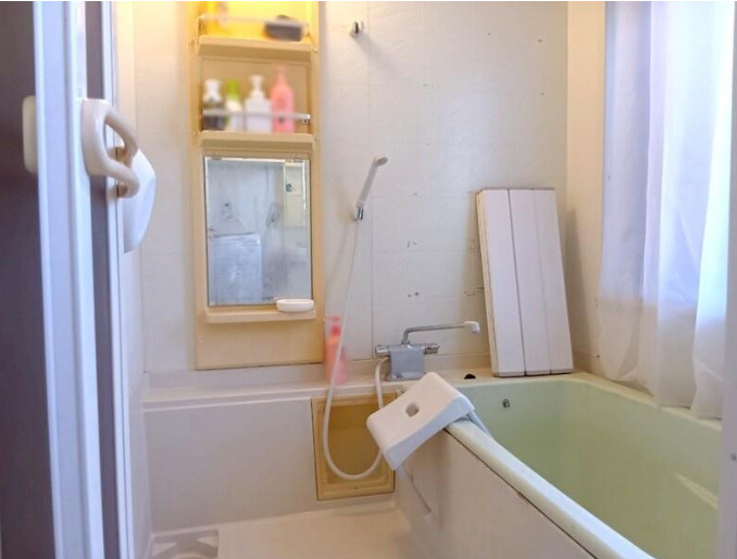 南国市浜改田　中古一戸建ての浴室|ゆったりと1日の疲れを癒せる、窓付きで換気効率の良いバスルーム