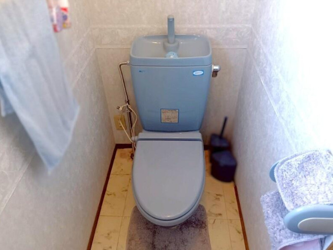 南国市浜改田　中古一戸建てのトイレ|2階にもトイレを設置。朝の混雑時や就寝時も階下へ降りる手間が省けます