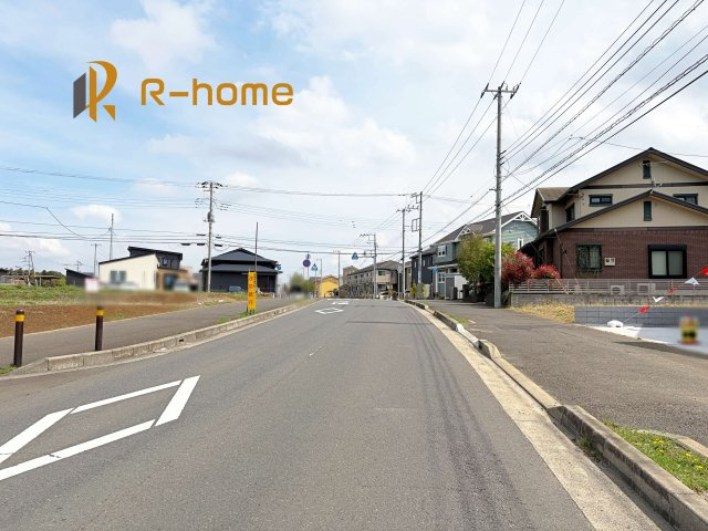 取手市ゆめみ野5期　新築戸建て　1号棟の前面道路含む現地写真|『今から見たい！』大歓迎です♪
お気軽にＲ－ｈomeまでお問い合わせください。