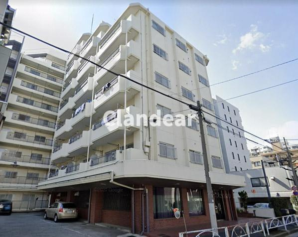 菊川グリーンハイツの外観|駅徒歩3分の快適さと、生活施設が揃う安心感が魅力の住まい。日々の暮らしを軽やかに支え、長く愛される“街に根づくマンション”です。