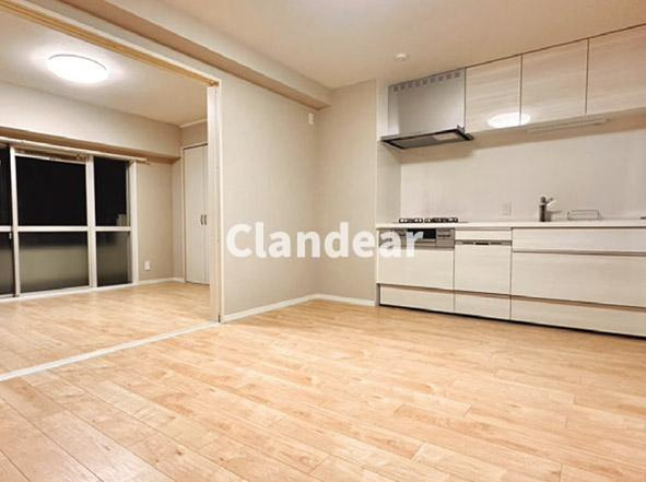 菊川グリーンハイツの居間・リビング|ドキドキの新生活も、安心してスタート。ぴったりの住まいを見つけませんか？クランディアが一緒に住まい選びをサポートします‼　まずは、お気軽にお問合せください　＃クランディア