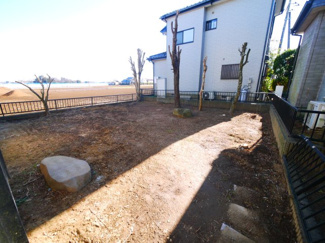 【庭】 | 八街市八街い　中古戸建 | 内装リフォーム済み令和7年12月敷地約71坪ドックランバーベキューが可能です駐車2台可能閑静な分譲地