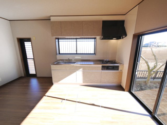 【居間・リビング】 | 八街市八街い　中古戸建 | 内装リフォーム済み令和7年12月敷地約71坪ドックランバーベキューが可能です駐車2台可能閑静な分譲地