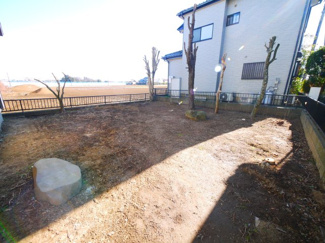 【庭】 | 八街市八街い　中古戸建 | 内装リフォーム済み令和7年12月敷地約71坪ドックランバーベキューが可能です駐車2台可能閑静な分譲地